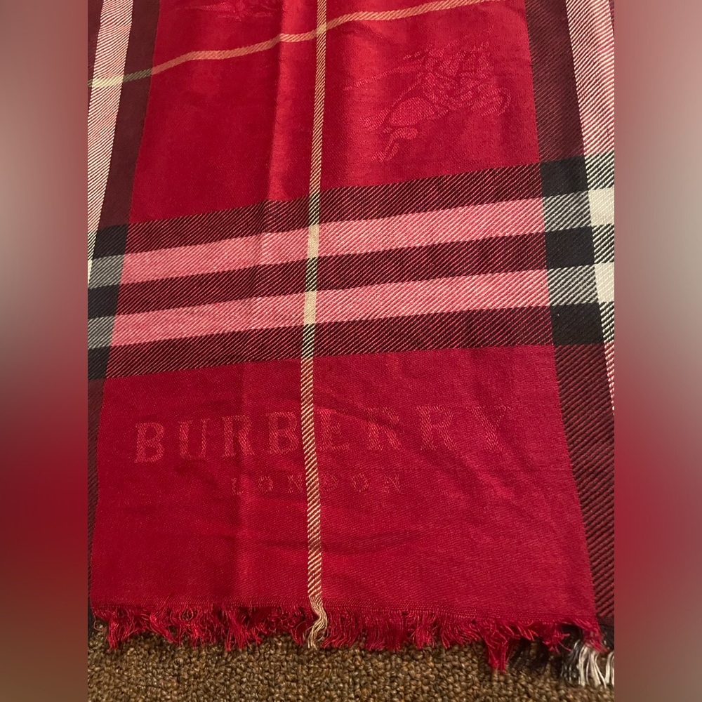 BURBERRY Equestrian Horse Print SCARF - Picture 5 of 10